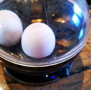 金槍魚雞蛋法式酸奶油沙拉，這道沙拉營養(yǎng)豐富，最適合做營養(yǎng)餐了